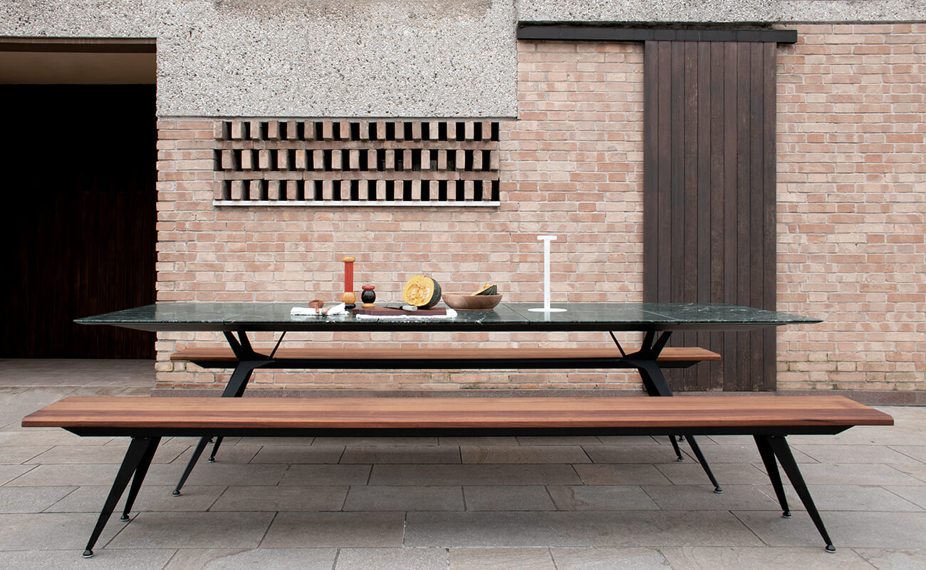 Extendo Balance tafel met marmeren blad en houten banken