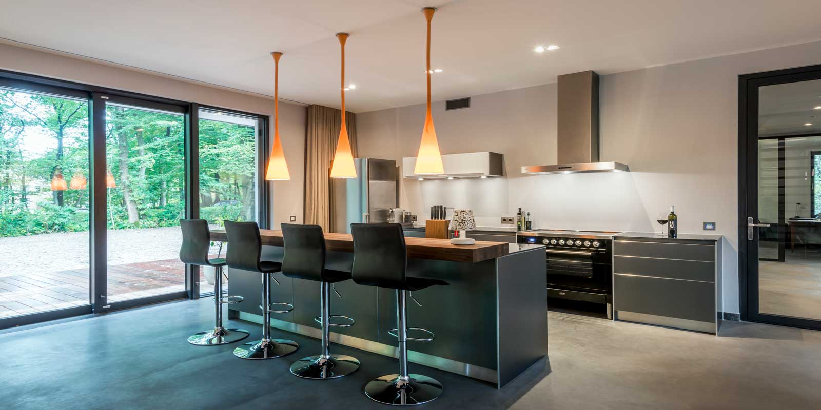 high-end Bulthaup b3 aluminium donker met noten bar